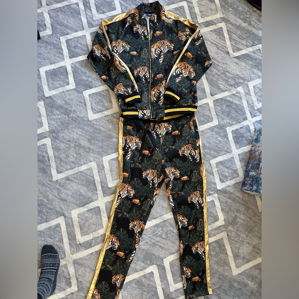 Victorious Tiger Print Jogger Set with Gold Stripes